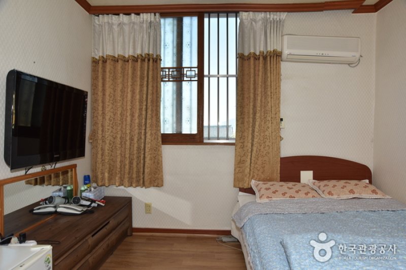 Green Mountain Youth Hostel  (16/24)