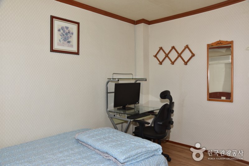 Green Mountain Youth Hostel  (17/24)