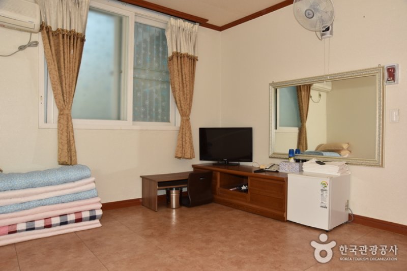 Green Mountain Youth Hostel  (19/24)