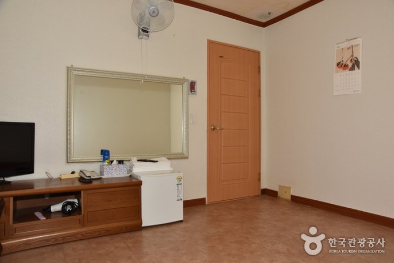 Green Mountain Youth Hostel  (20/24)
