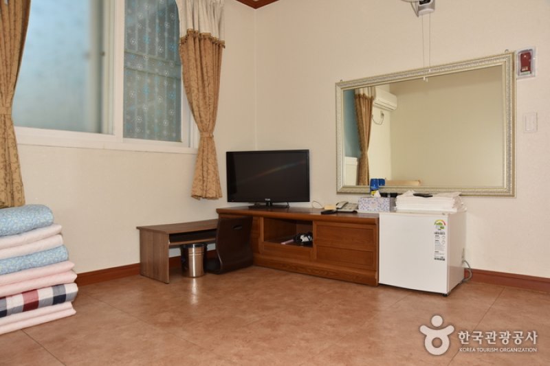 Green Mountain Youth Hostel  (21/24)