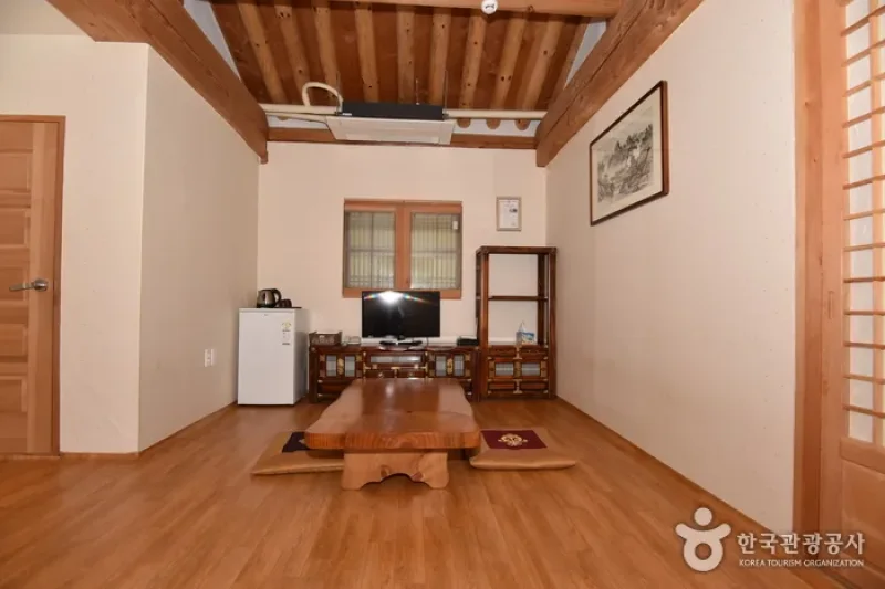 Gochangeupseong Hanok Village  (13/28)