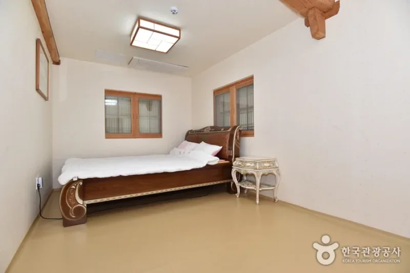 Gochangeupseong Hanok Village  (15/28)