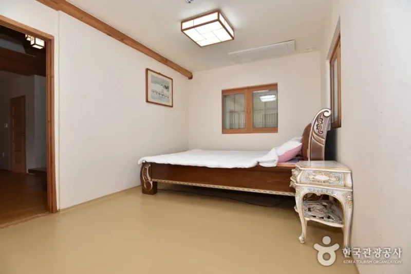 Gochangeupseong Hanok Village  (17/28)