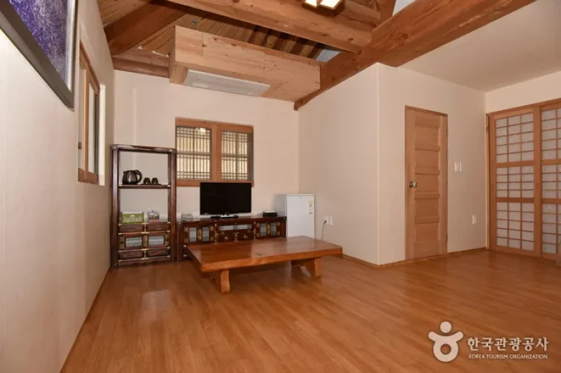 Gochangeupseong Hanok Village  (21/28)