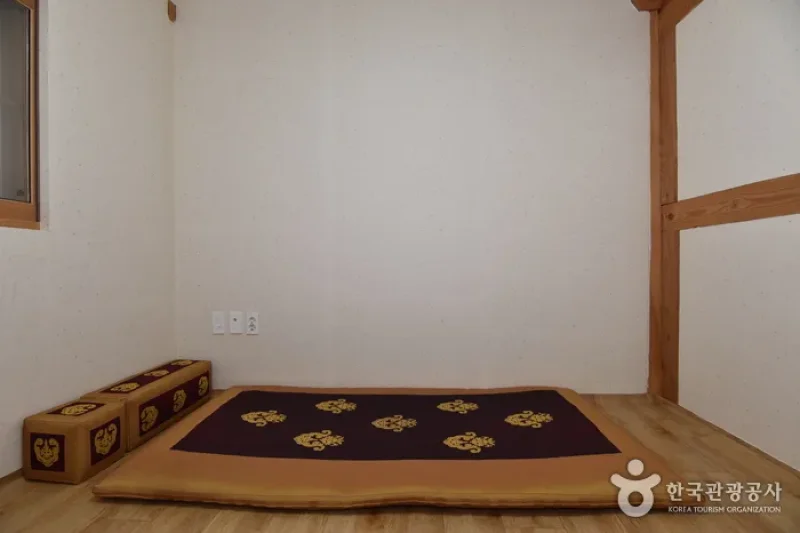 Gochangeupseong Hanok Village  (24/28)