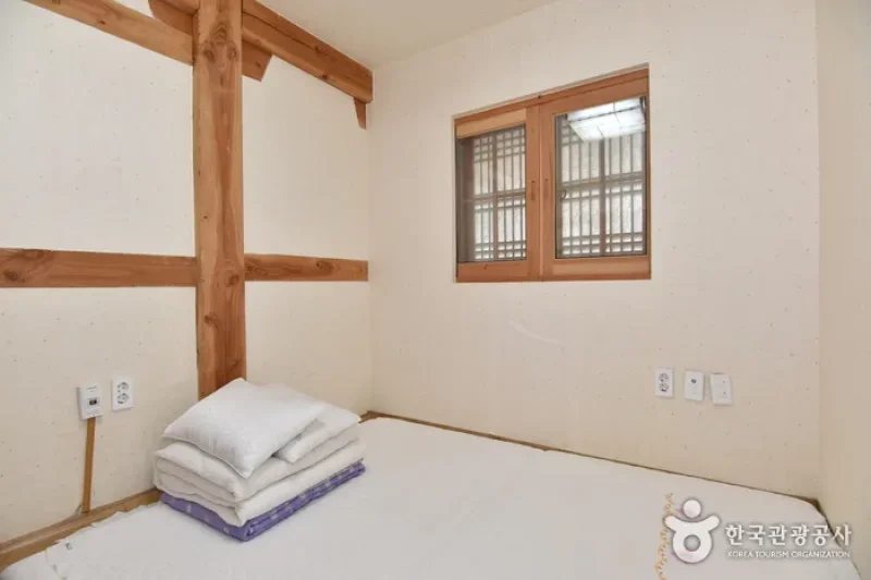 Gochangeupseong Hanok Village  (25/28)