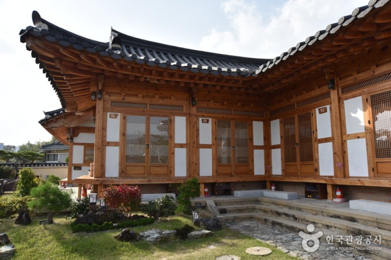 Cheonggong Hanok  (1/30)