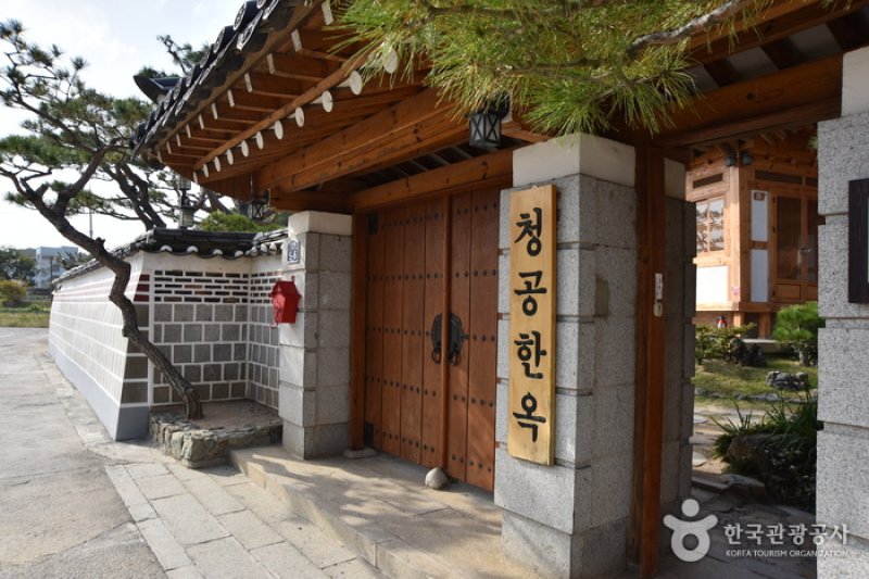 Cheonggong Hanok  (2/30)