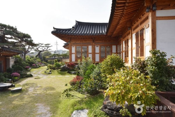 Cheonggong Hanok