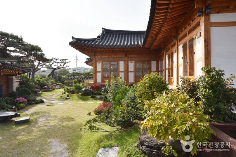 Cheonggong Hanok  (3/30)