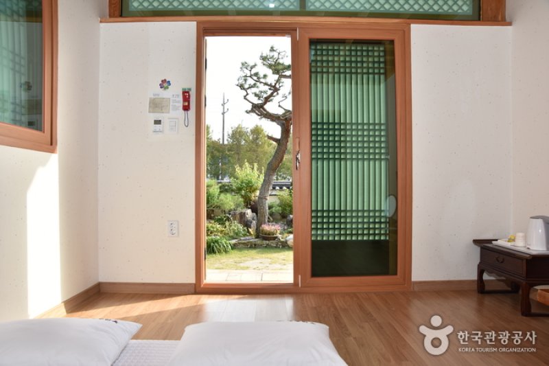 Cheonggong Hanok  (15/30)