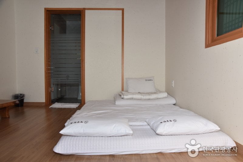 Cheonggong Hanok  (16/30)
