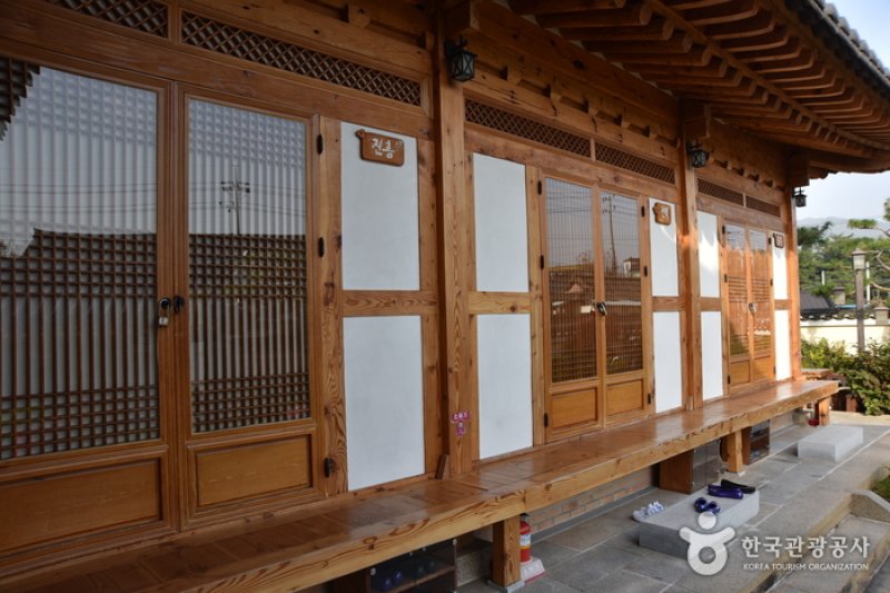 Cheonggong Hanok  (26/30)