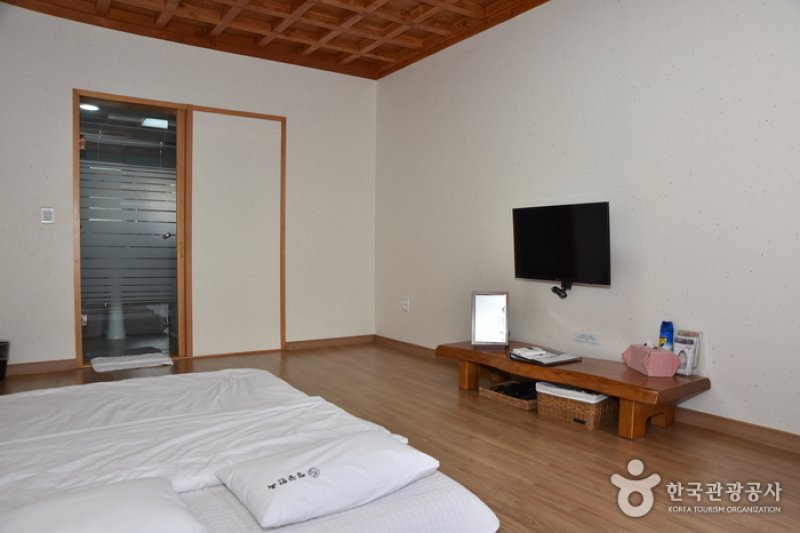 Cheonggong Hanok  (28/30)