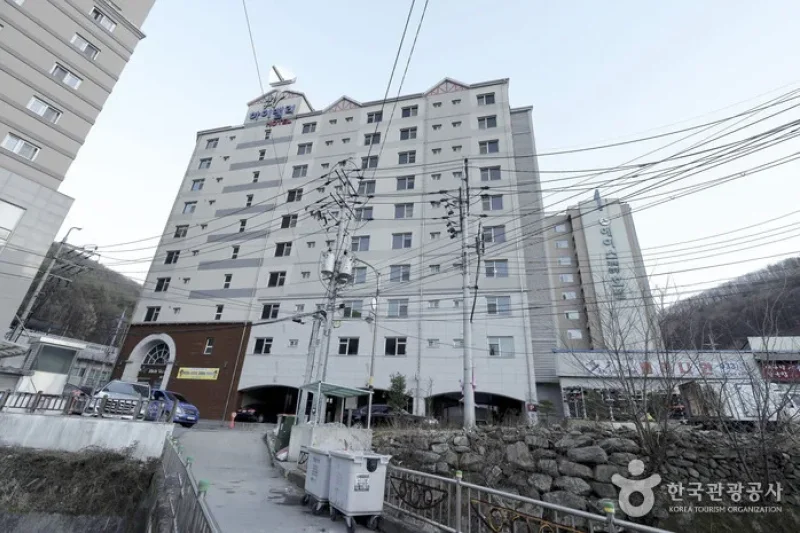 High Valley Hotel - Goodstay   (6/21)