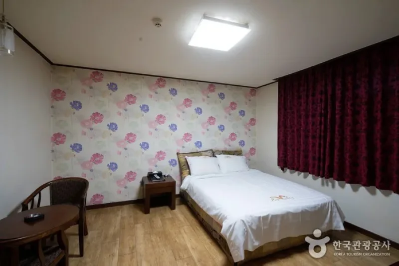 High Valley Hotel - Goodstay   (7/21)