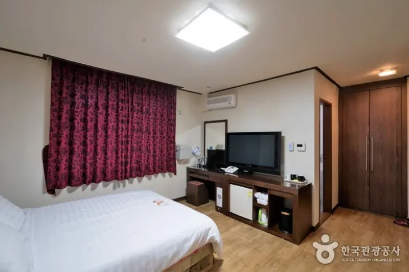 High Valley Hotel - Goodstay   (8/21)
