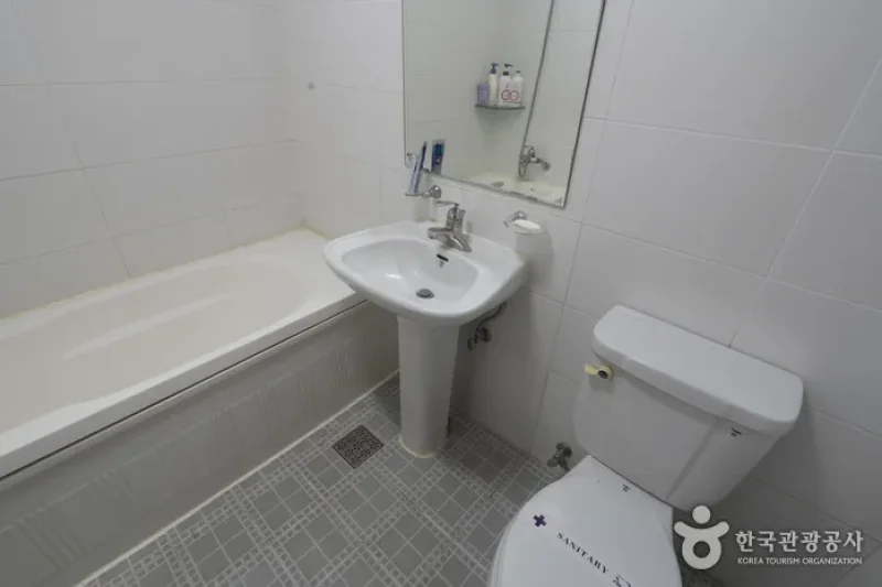 High Valley Hotel - Goodstay   (9/21)
