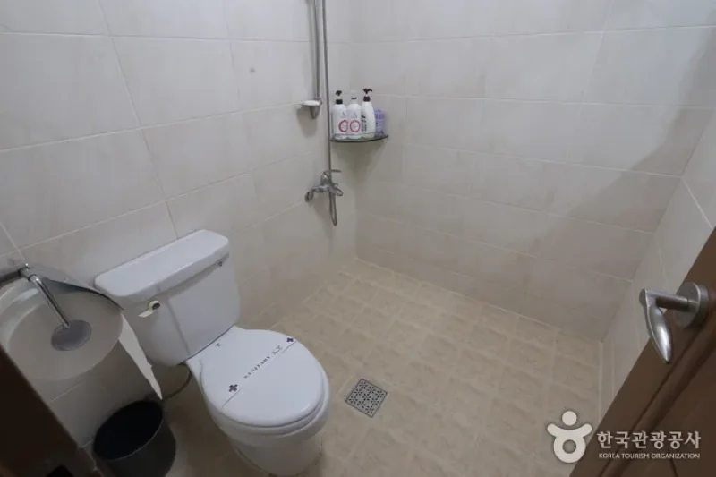 High Valley Hotel - Goodstay   (11/21)