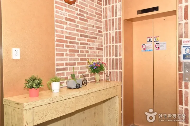 Firefly Motel (반딧불이모텔) [한국관광품질인증제/ Korea Quality] (15/39)