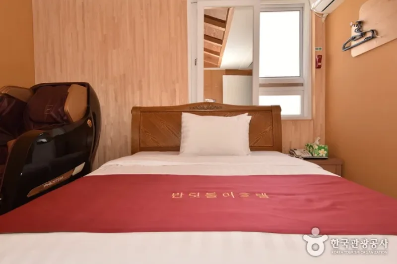 Firefly Motel (반딧불이모텔) [한국관광품질인증제/ Korea Quality] (27/39)