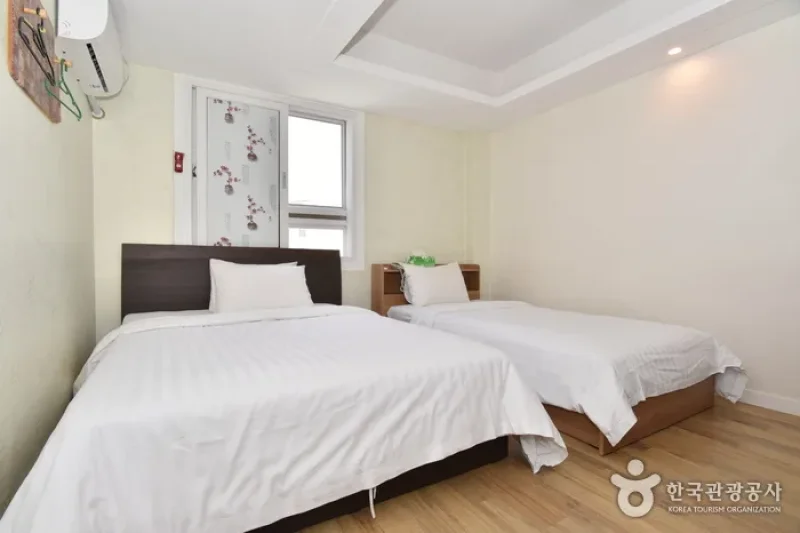 Firefly Motel (반딧불이모텔) [한국관광품질인증제/ Korea Quality] (37/39)