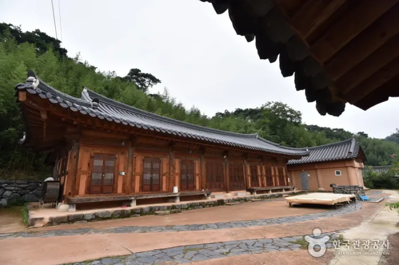 Yeonpung Gotaek (the Old House of Munchung) (연풍고택/문충고가)[한국관광품질인증제/ Korea Quality] (6/23)