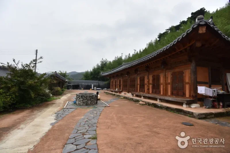 Yeonpung Gotaek (the Old House of Munchung) (연풍고택/문충고가)[한국관광품질인증제/ Korea Quality] (7/23)