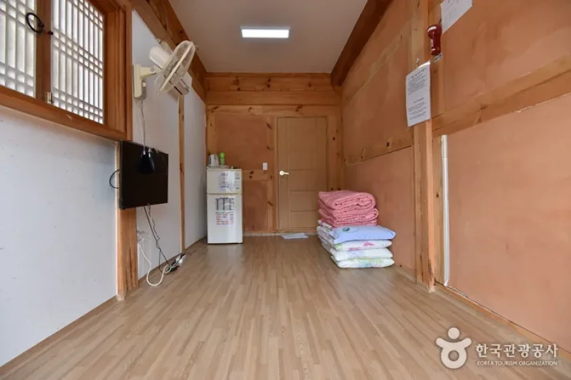 Yeonpung Gotaek (the Old House of Munchung) (연풍고택/문충고가)[한국관광품질인증제/ Korea Quality] (9/23)