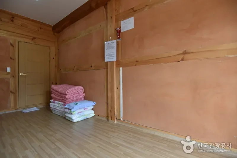 Yeonpung Gotaek (the Old House of Munchung) (연풍고택/문충고가)[한국관광품질인증제/ Korea Quality] (10/23)