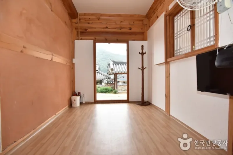 Yeonpung Gotaek (the Old House of Munchung) (연풍고택/문충고가)[한국관광품질인증제/ Korea Quality] (11/23)