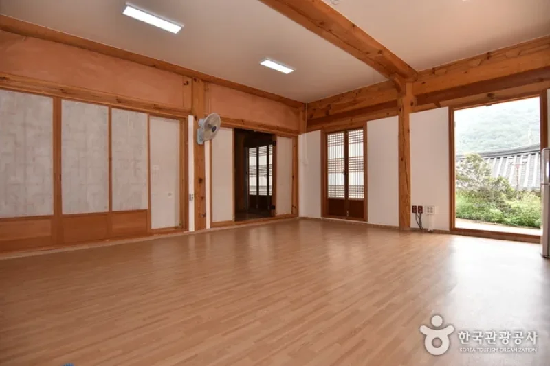 Yeonpung Gotaek (the Old House of Munchung) (연풍고택/문충고가)[한국관광품질인증제/ Korea Quality] (12/23)