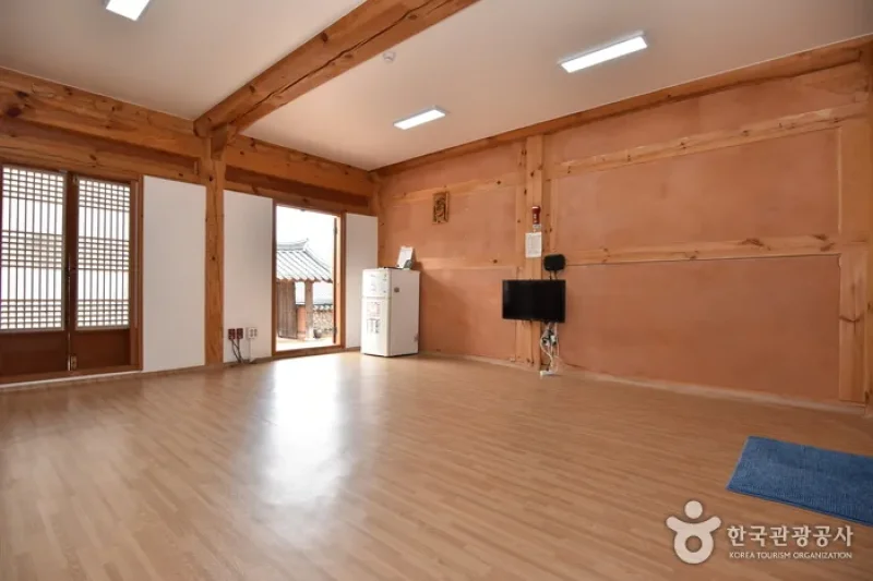 Yeonpung Gotaek (the Old House of Munchung) (연풍고택/문충고가)[한국관광품질인증제/ Korea Quality] (13/23)