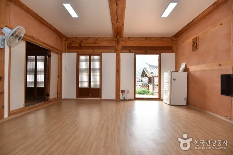 Yeonpung Gotaek (the Old House of Munchung) (연풍고택/문충고가)[한국관광품질인증제/ Korea Quality] (14/23)