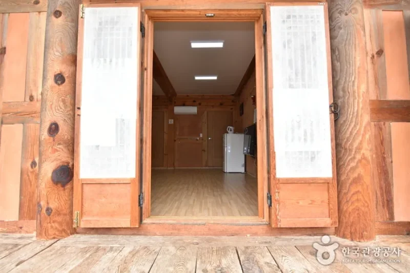 Yeonpung Gotaek (the Old House of Munchung) (연풍고택/문충고가)[한국관광품질인증제/ Korea Quality] (15/23)