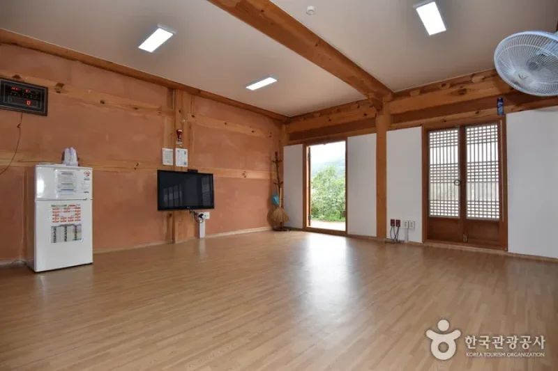 Yeonpung Gotaek (the Old House of Munchung) (연풍고택/문충고가)[한국관광품질인증제/ Korea Quality] (18/23)