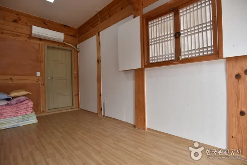 Yeonpung Gotaek (the Old House of Munchung) (연풍고택/문충고가)[한국관광품질인증제/ Korea Quality] (21/23)