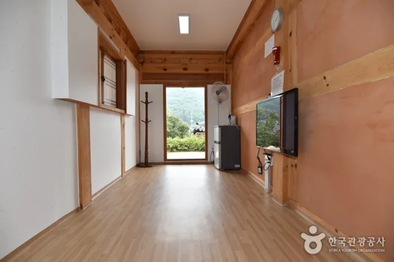 Yeonpung Gotaek (the Old House of Munchung) (연풍고택/문충고가)[한국관광품질인증제/ Korea Quality] (22/23)