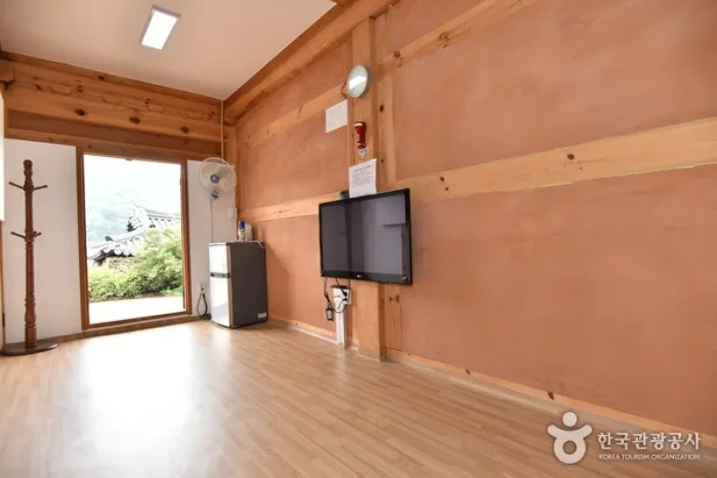 Yeonpung Gotaek (the Old House of Munchung) (연풍고택/문충고가)[한국관광품질인증제/ Korea Quality] (23/23)