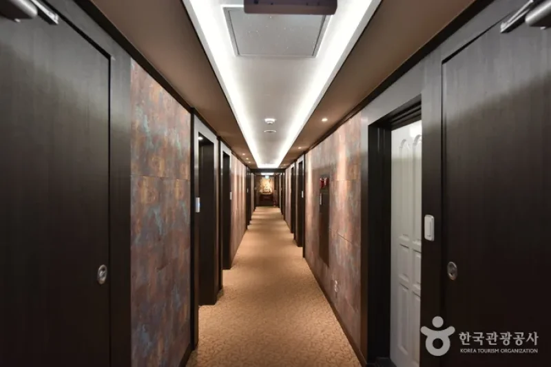 Prince Hotel  (39/49)