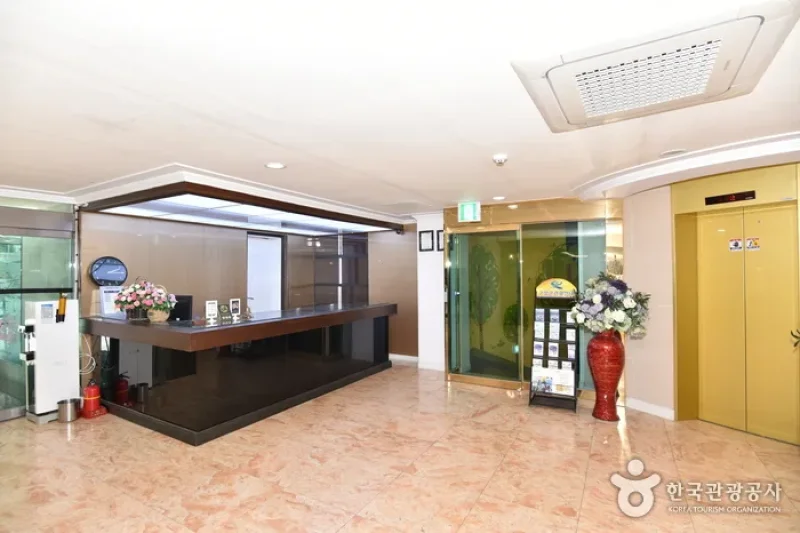 Prince Hotel  (40/49)