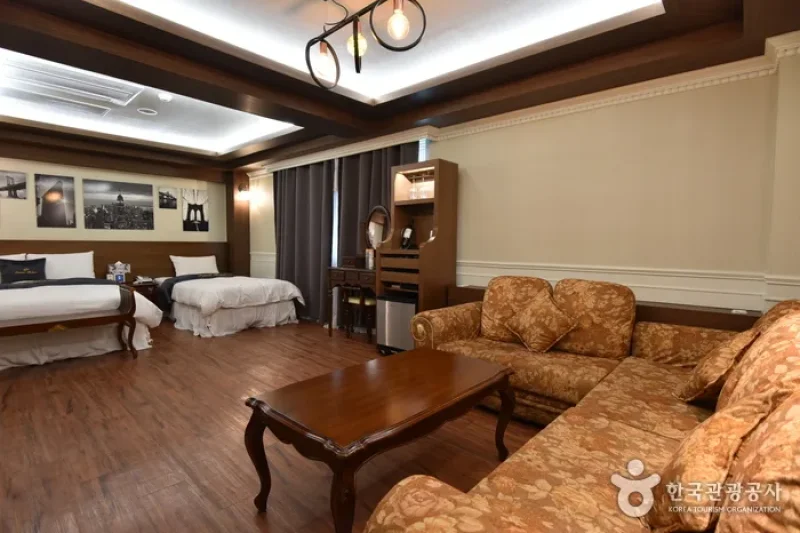 Prince Hotel  (44/49)