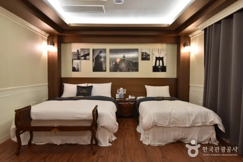Prince Hotel  (45/49)