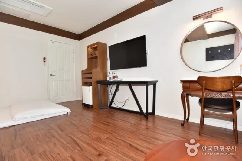 Prince Hotel  (48/49)