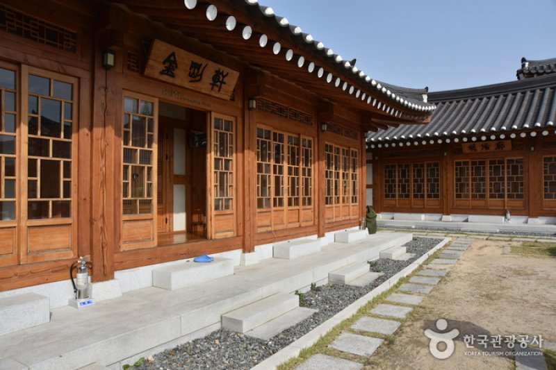Hwangnamgwan  (1/26)