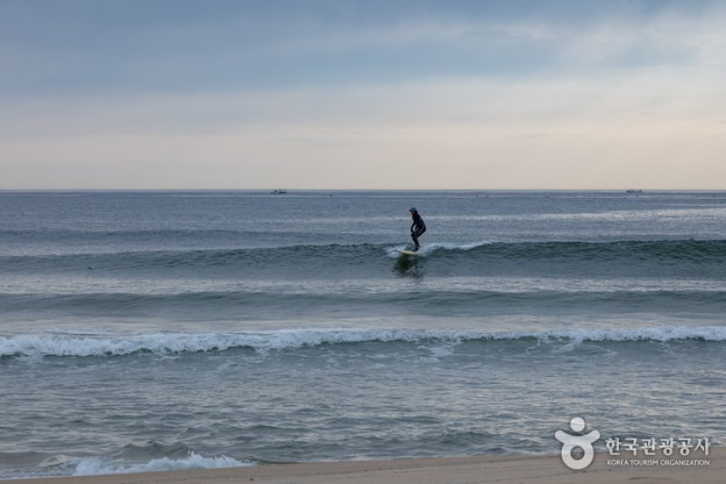 Yangyang Surfyy Beach, surfing  (14/20)