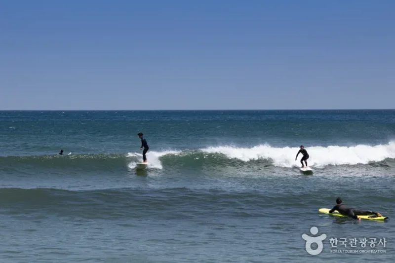 Yangyang Surfyy Beach, surfing  (16/20)