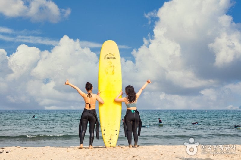 Yangyang Surfyy Beach, surfing  (17/20)