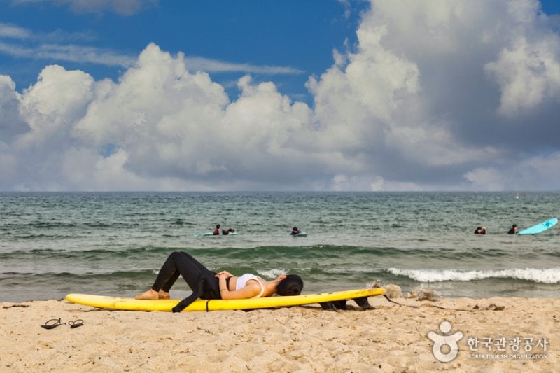 Yangyang Surfyy Beach, surfing  (18/20)